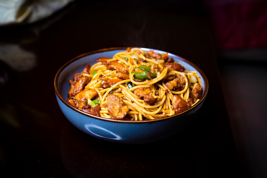 our-services-03 bowl-of-spaghetti-with-meat-and-vegetables-4lk8ef1n7-s